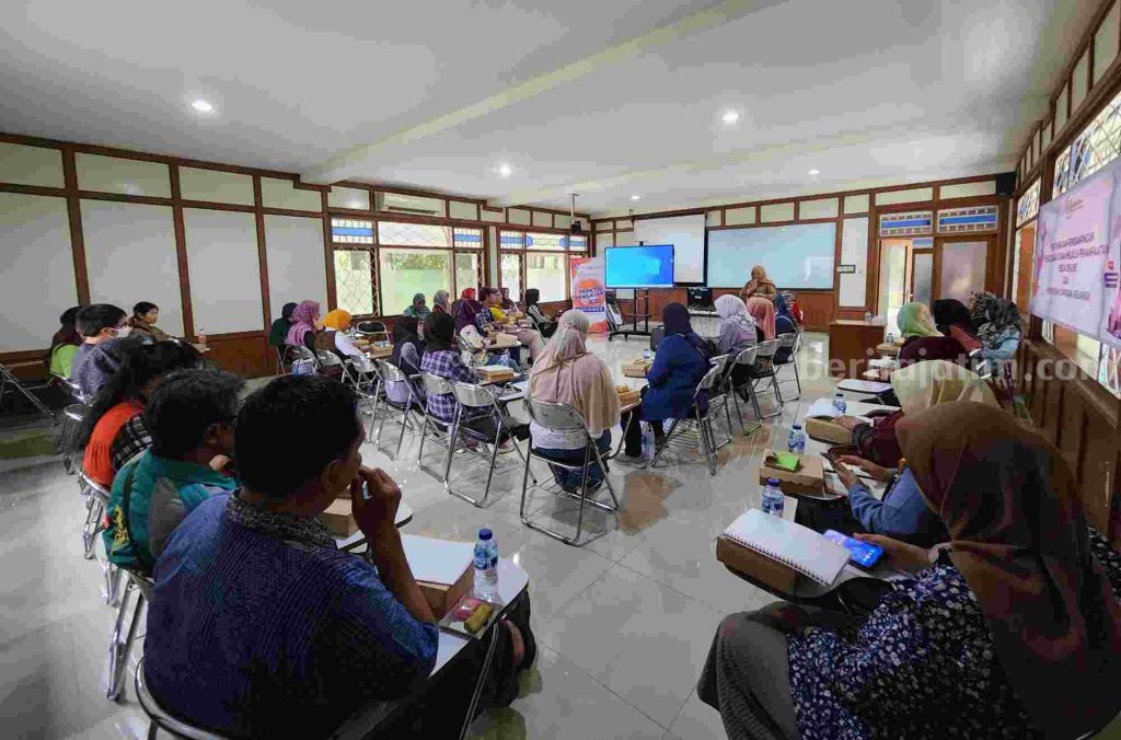 Suasana pelatihan UMKM di STIE Malangkuçeçwara (foto: dok beritajatim.com)