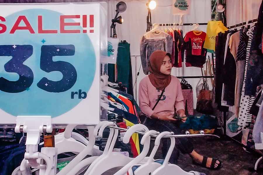 UMKM Diminta Cek Omzet dan Status Usaha, DJP Beberkan 4 Langkah Manfaatkan Insentif Pajak PP 20/2026 Ilustrasi pelaku UMKM di Surabaya (foto: Hendro D. Laksono/beritajatim.com)