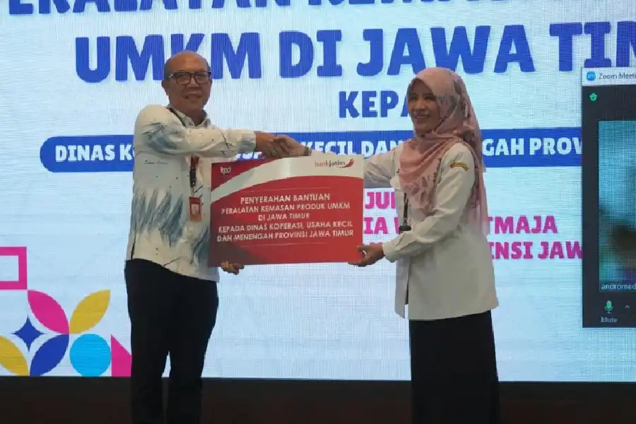 Penyerahan bantuan secara simbolis di Dinas Koperasi, Usaha Kecil, dan Menengah Sidoarjo