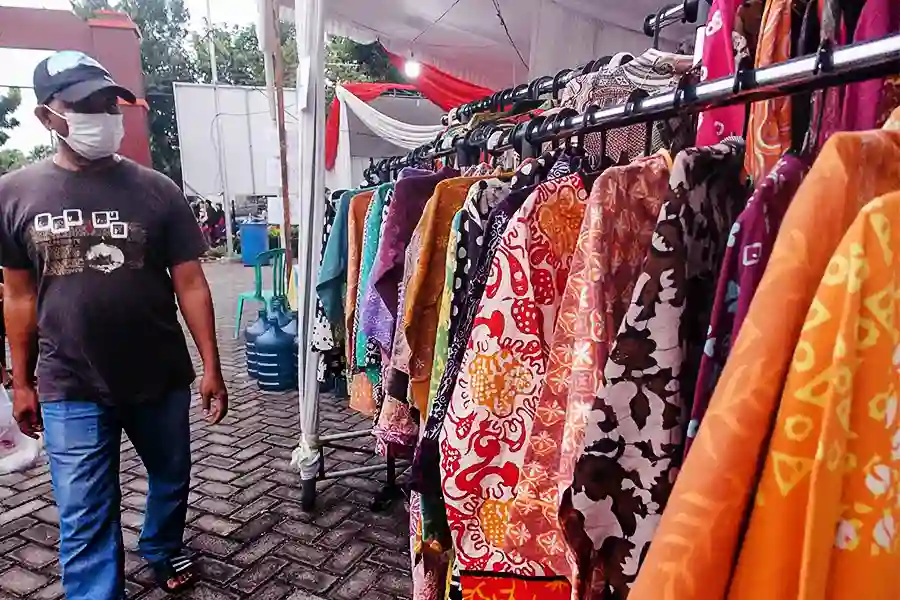 Ilsutrasi produk fashion di sebuah bazar