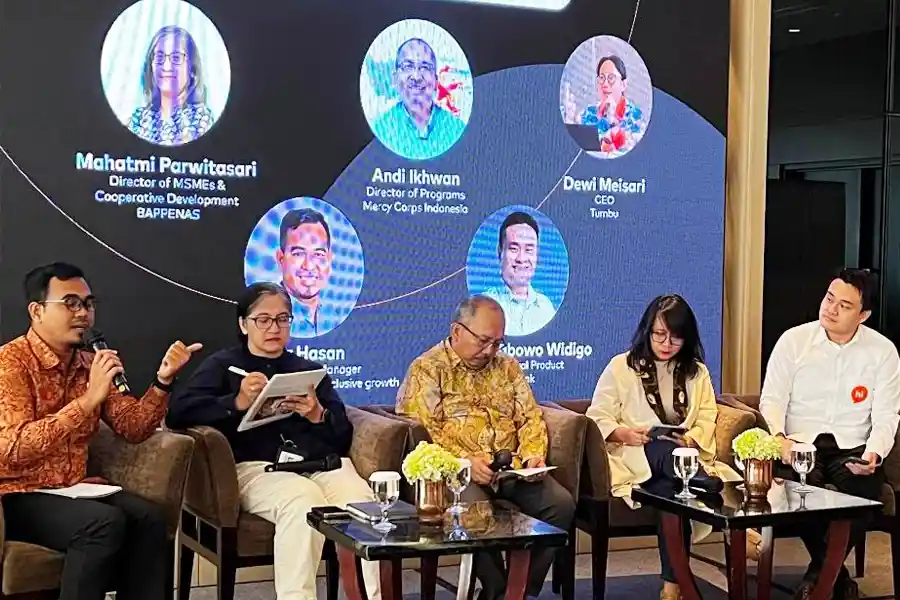 Diskusi 'Navigating the Gap: Enhancing Indonesia Small Business to Overcome Digital Barriers' mengeksplorasi tantangan dan peluang dalam ekosistem digital untuk UMK.