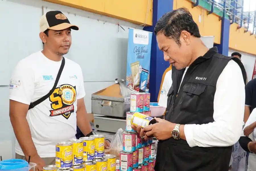 Bupati Lamongan Yuhronur Efendi bertemu pelaku UMKM di Kabupaten Lamongan di Lamongan Sport Center