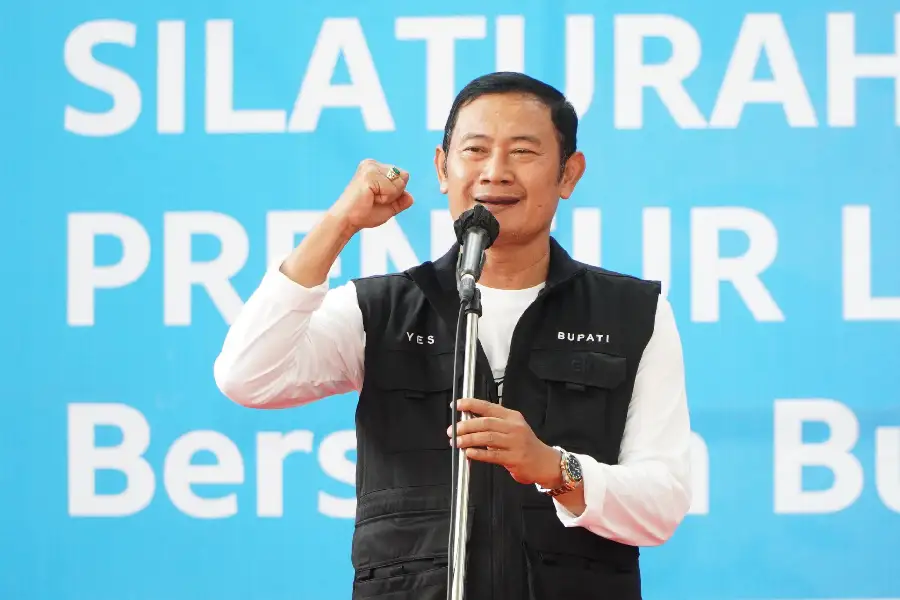 Bupati Lamongan Yuhronur Efendi 