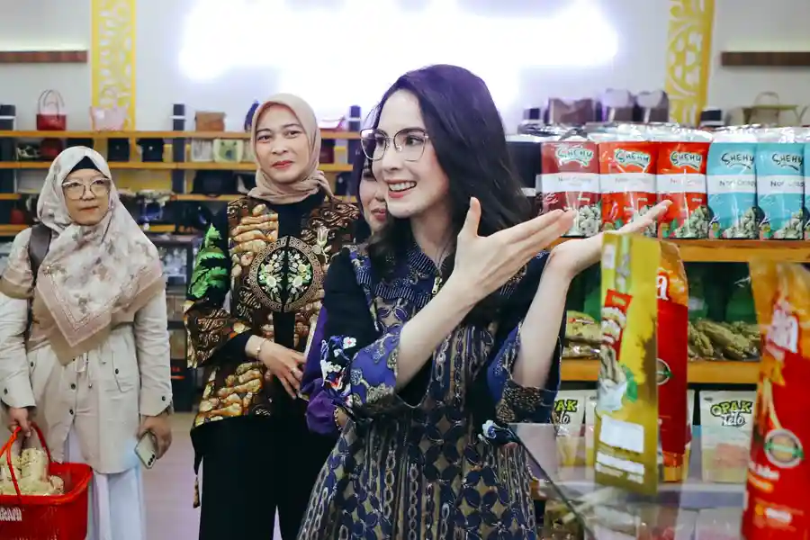 Ketua Dekranasda Jawa Timur, Arumi Bachsin Emil Dardak.