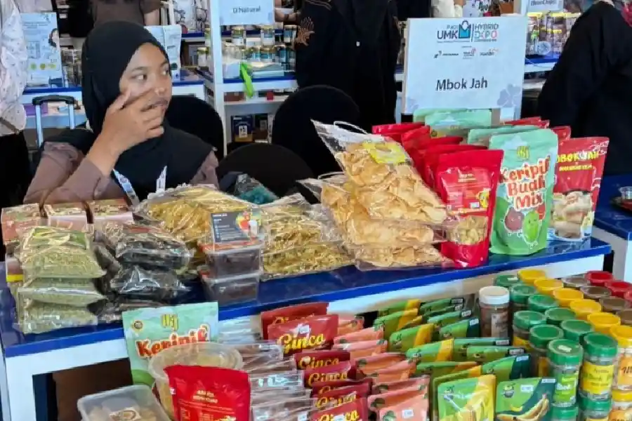 Telkom hadirkan ribuan UMKM binaan di PaDi Hybrid Expo 2025 Surabaya, dorong digitalisasi dan adopsi AI untuk pertumbuhan ekonomi lokal.