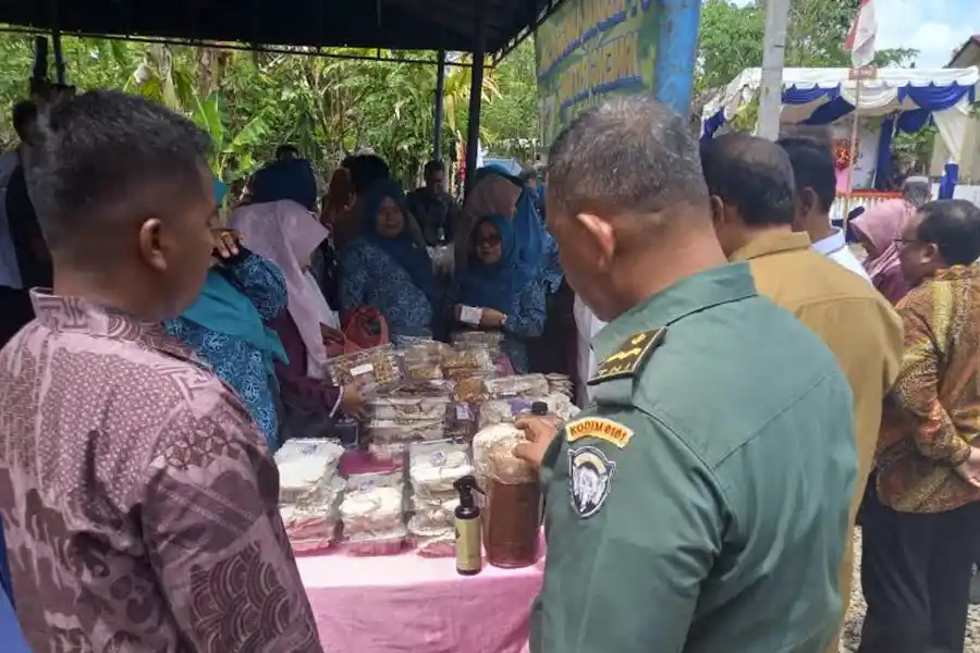 Koramil Indrapuri dukung pengembangan UMKM lokal lewat peresmian Rumah Produksi Janeng Riting di Aceh Besar. Sinergi TNI dan warga bangun ekonomi desa.