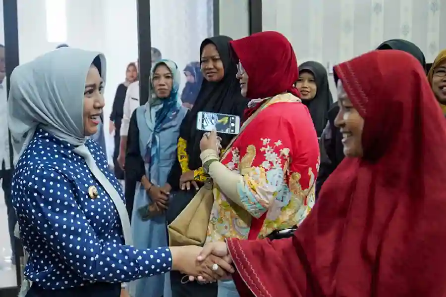 Wali Kota Mojokerto Ning Ita dorong UMKM naik kelas lewat pelatihan digital marketing agar pelaku usaha lokal mampu bersaing di era serba online.