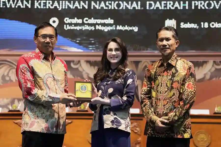 Arumi Bachsin dukung UMKM & IKM Jatim naik kelas lewat kolaborasi strategis dengan Universitas Negeri Malang untuk penelitian dan pendampingan.