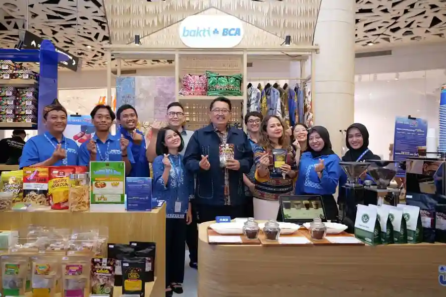 BCA UMKM Fest 2025 mencatat penjualan Rp20,3 miliar dan transaksi naik 54 persen, menunjukkan pertumbuhan kuat pelaku UMKM di berbagai sektor.