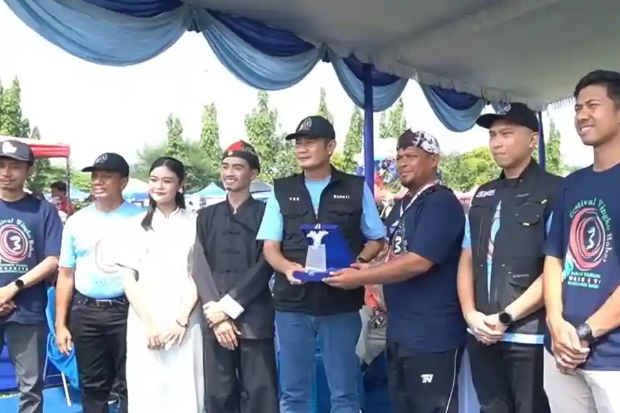 Pemkab Lamongan gelar festival Wingko Babat untuk lestarikan kuliner tradisional dan tingkatkan daya saing UMKM lokal.