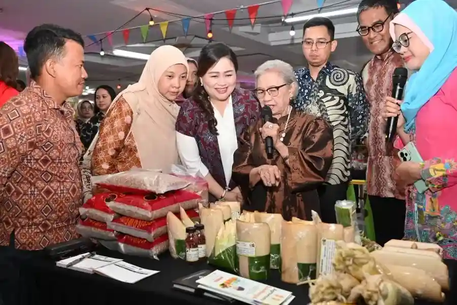 SMEXPO Jakarta 2025 raup transaksi Rp1,2 miliar, termasuk komitmen ekspor biji pinang. Bukti nyata dongkrak UMKM naik kelas & go global.