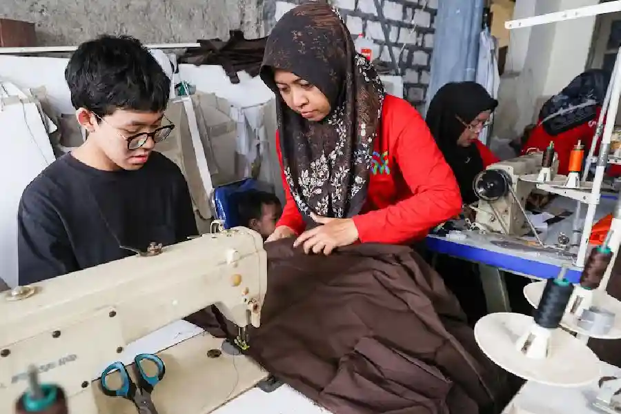 Pemkot Surabaya berkolaborasi dengan UK Petra dan SUTD Singapura untuk mendigitalisasi Koperasi SMB guna memperkuat UMKM padat karya.