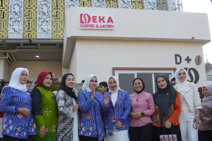 Pemkab Jepara meresmikan Deka Coffee & Eatery untuk mengenalkan UMKM dan kerajinan khas Jepara kepada generasi muda.